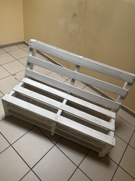 Ławka z palet drewniana biała ogrodowa