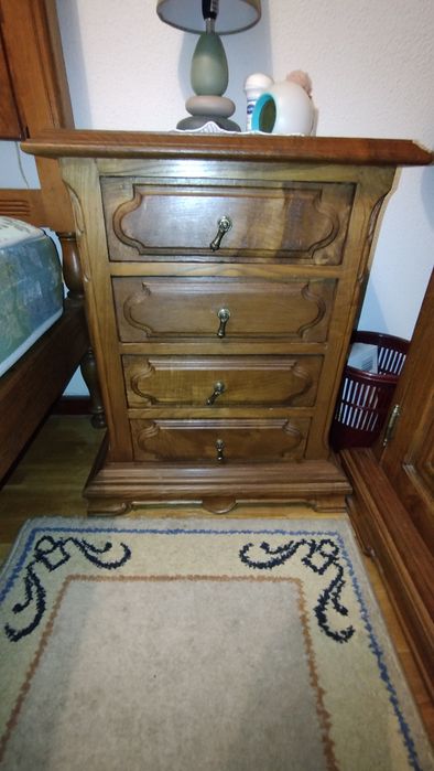 Cama colchão e mesinhas cabeceira