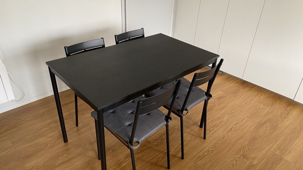 Conjunto de mesa e cadeiras IKEA