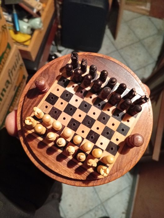 Szachy,stare drewniane szachy
