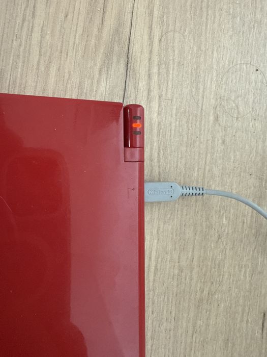 Red Nintendo DSi for parts (powers on but no display)64738879791234121