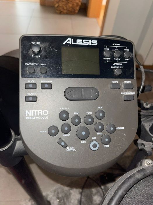 Bateria electrónica Alesis Nitro DM7X