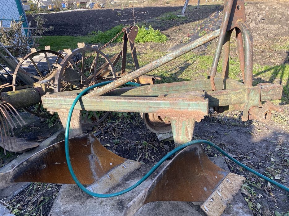 Плуг до трактора