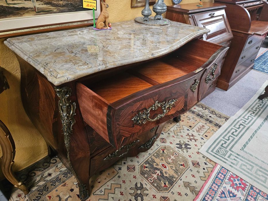 Imponente cómoda antiga estilo Luís XV - Bom estado geral