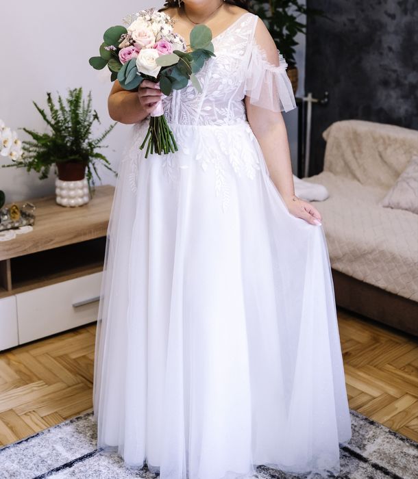 Suknia Ślubna z rozcieciem Plus Size