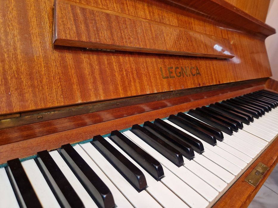 Legnica pianino drewniane