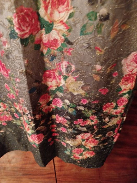 Новое нарядное платье, мерцает