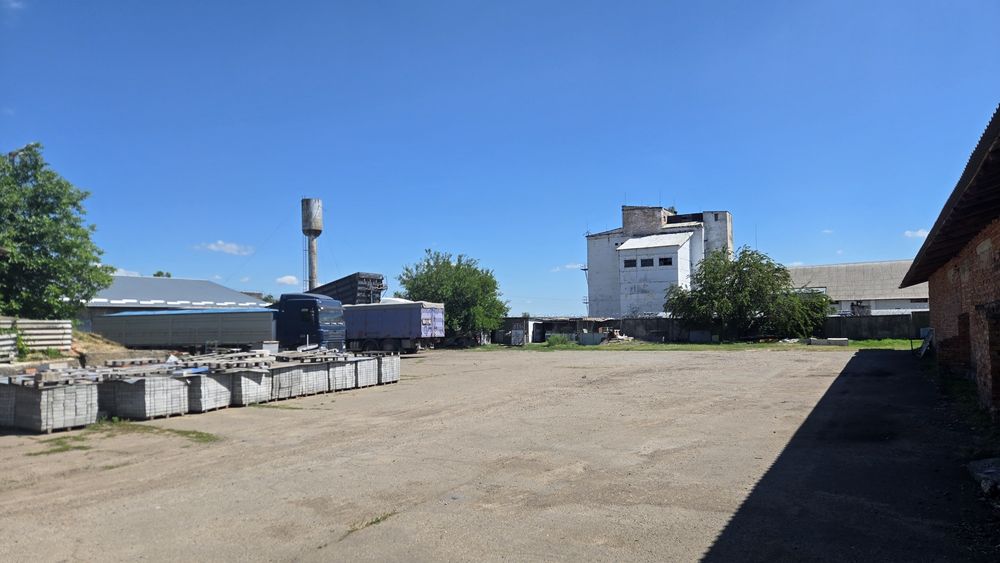 Продам або здам в дострокову оренду склади!