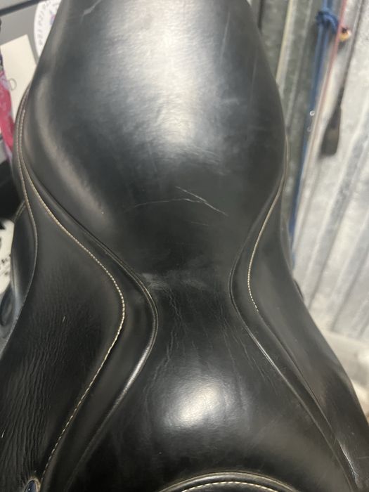 Siodło ikonic light 16’’czarne