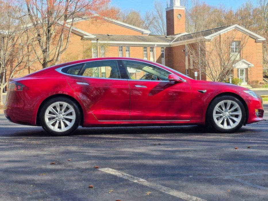 Tesla Model S      2018