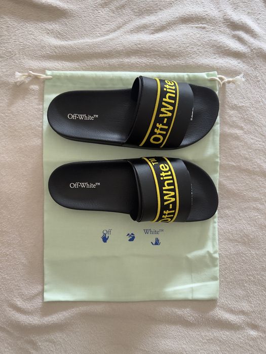 Chinelos Off-White (Tamanho 42)
