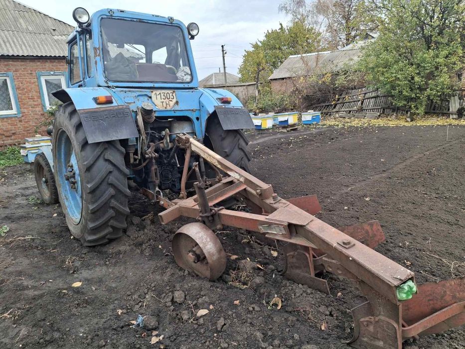 Продам трактор с плугом