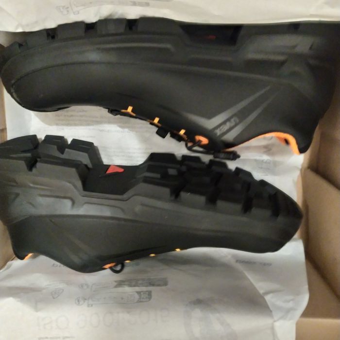 Продам спец обувь