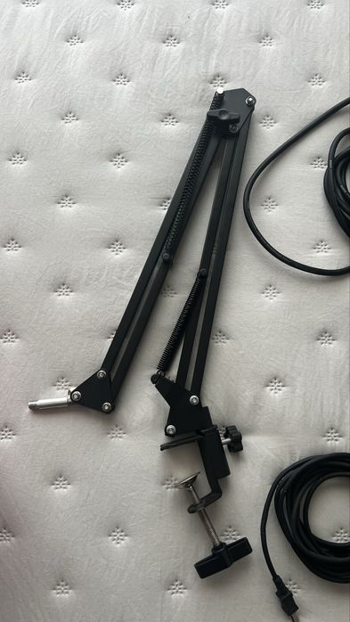 Microfone de estudio Rode NT1-A + braço de microfone + placa de so