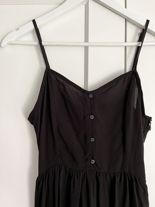 Krótka czarna sukienka na ramiączkach H&M XS