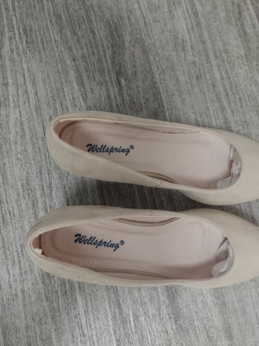 Sprzedam damskie buty rozmiar 36.