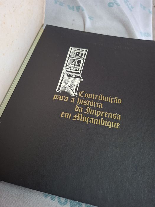 Livro álbum história da imprensa em Moçambique