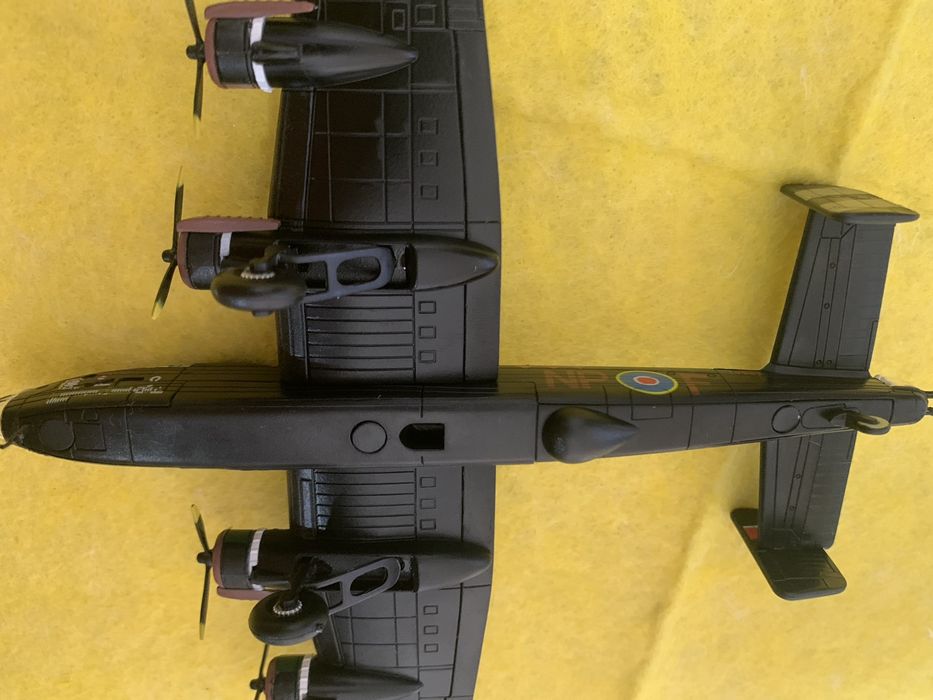 2WW Handley Page Halifax B. MK III 1944 1:144