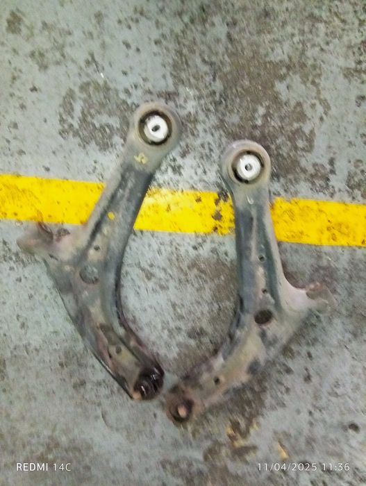 Braço Suspensão / Triângulo Suspensão Ford Fiesta 1.25 Trend