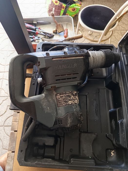 2 martelos elétricos a funcionar bem