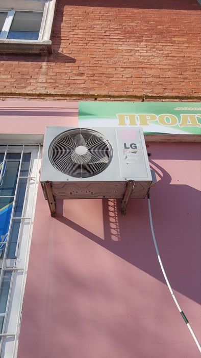 Продам холодильні вітрини та кондиціонер