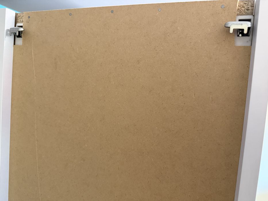 Wiszący słupek łazienkowy - MDF lakier, ryflowany (180x40x35)