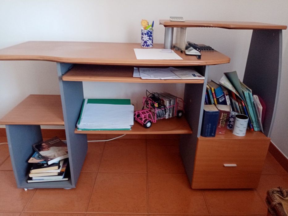 Desk with Minimal Use64752045795203121