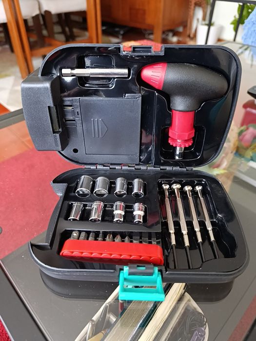Kit de ferramentas e lanterna