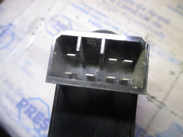 Comando / botão / interruptor vidros frente direito KIA Shuma Sedan (F