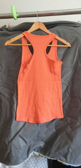 Top nadadora laranja