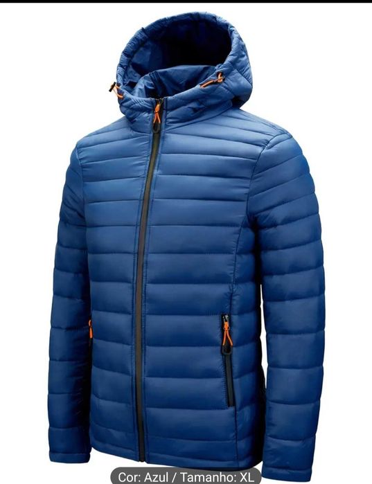 Casaco acolchoado com capuz  e bolsos com fecho