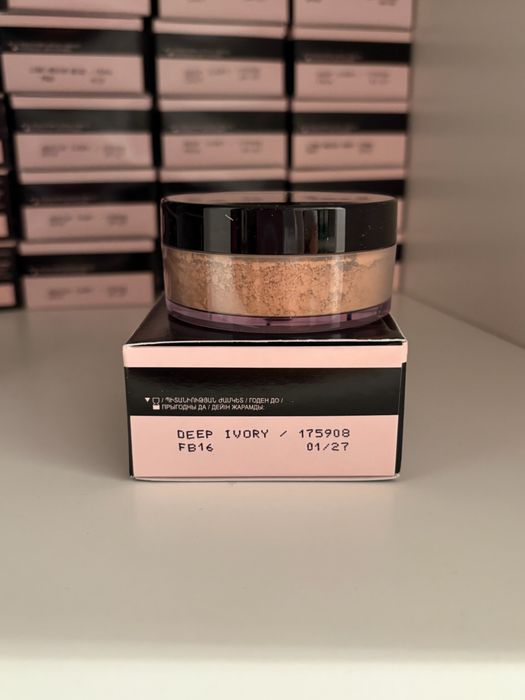 Jedwabisty Puder Wygładzający Deep Ivory