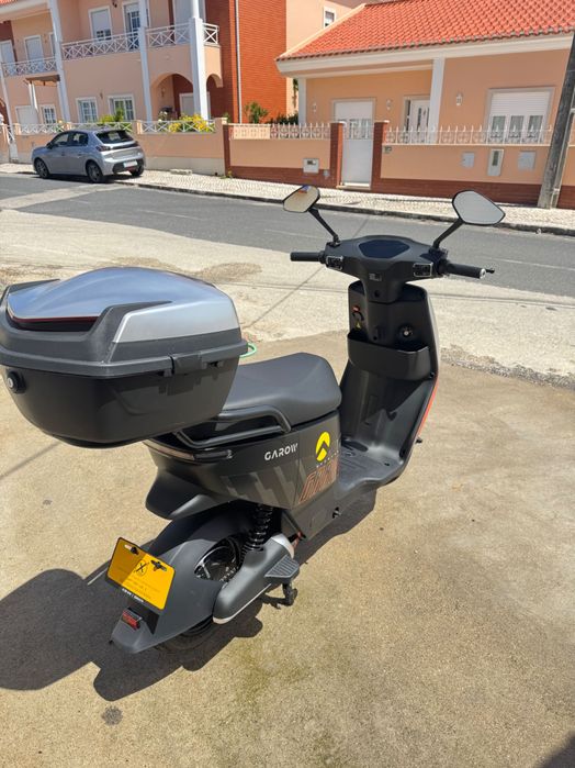 Scooter elétrica Garow TZ100 praticamente nova.