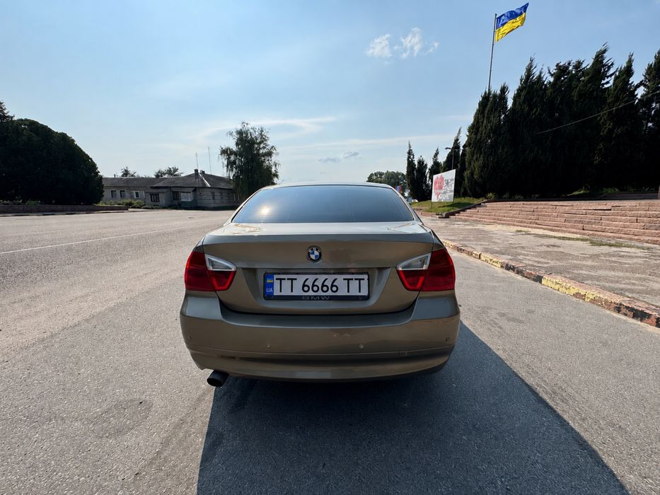 Продам BMW e90..