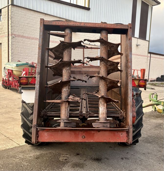 reboque distribuidor  de estrume