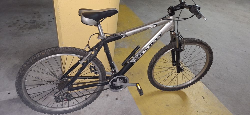 Duas Bicicletas em bom estado