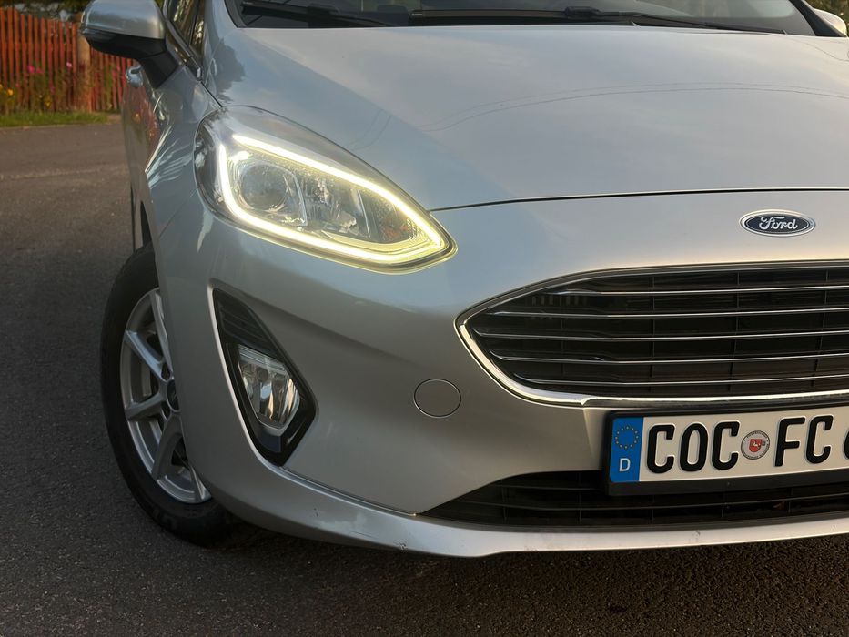 Ford Fiesta Auto mega fajnym stanie Navi led