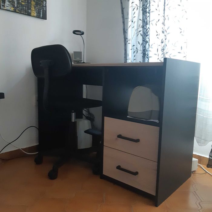 secretária em bom estado