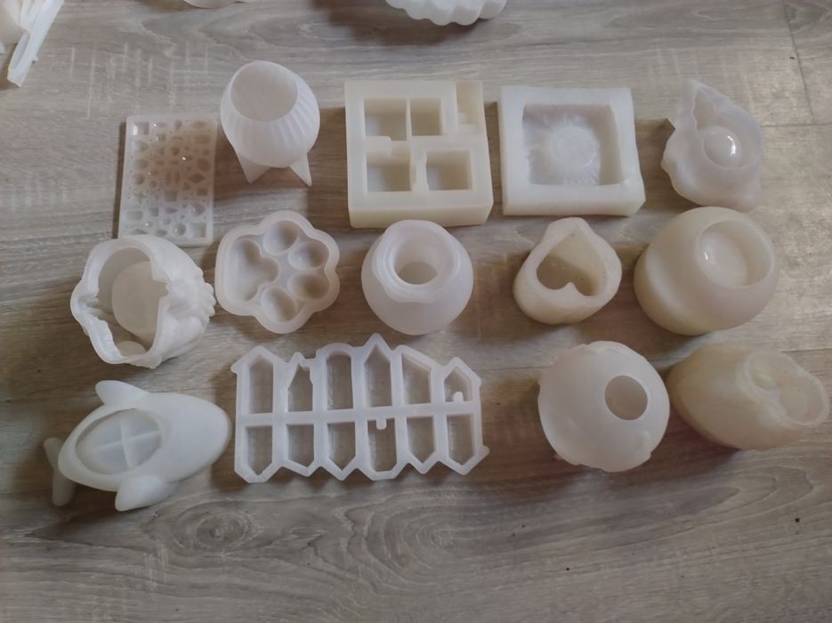 Formy silikonowe ok.90szt. do żywicy, gipsu, świec