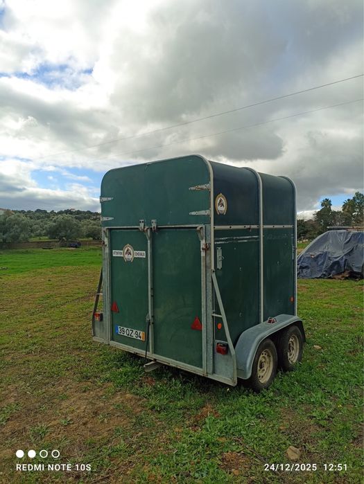 Atrelado de cavalos marca fautras