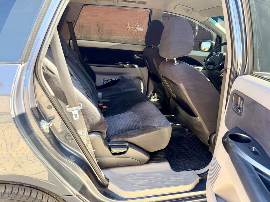 Mitsubishi GRANDIS 7 Мест Автомат