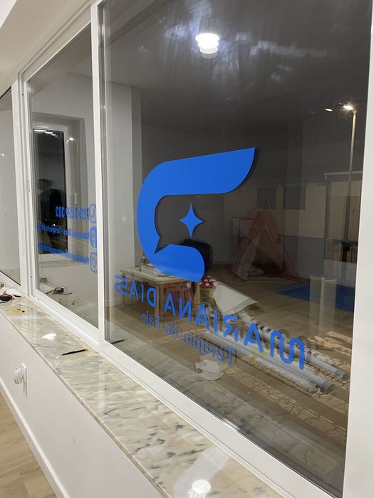 Decoração de Montra em Vinil Personalizado