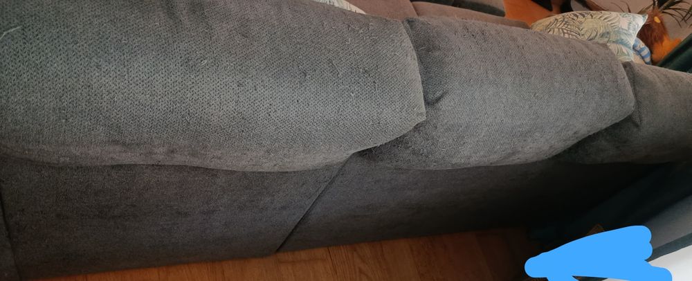 Vendo sofá CHAISE LONGUE DIREITA em bom estado, com 2 puffs e 2 almofadas cinzas incluídas.