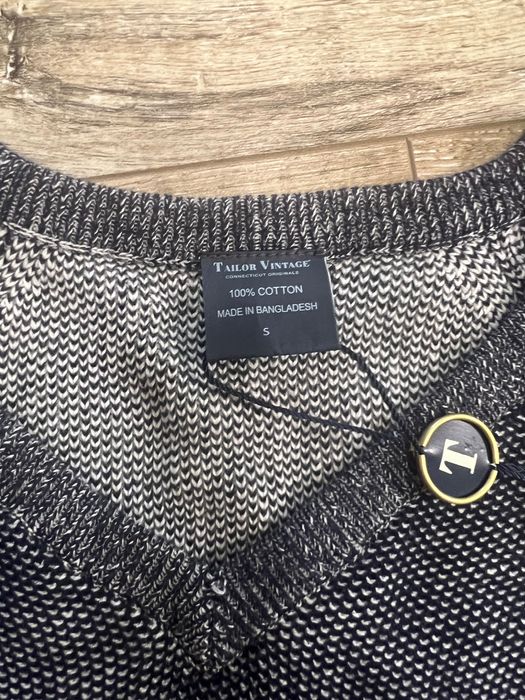 Легкий светр на чоловіка розмір S