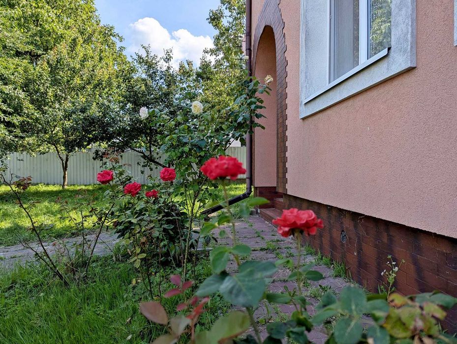 Будинок  20 км від Рівного в Зорі