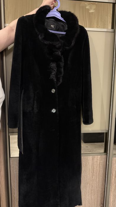 Шуба натуральний мутон, воротнік стійка оброблений норкою