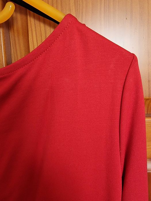 Vestido curto e justo vermelho H&M, tamanho 34