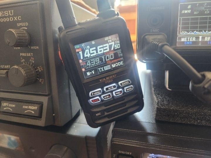 Yaesu FT-5D com extras