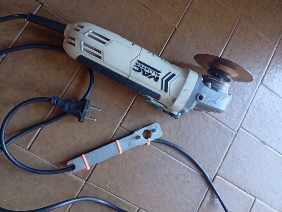 Rebarbadora  /esmerilhadeira.