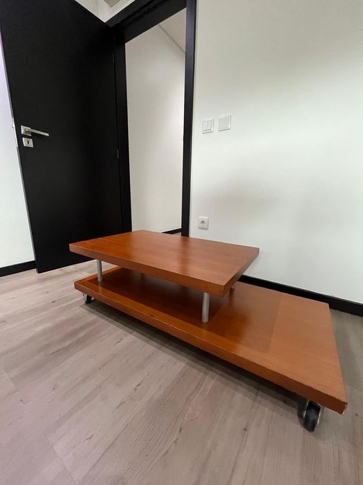 mesa baixa de madeira